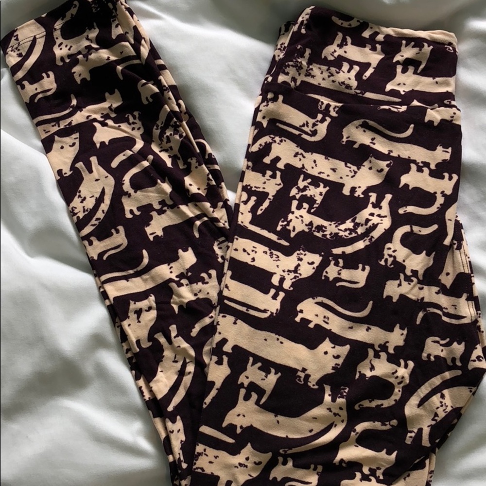 LulaRoe OS Leggings Maroon & Cream Cats